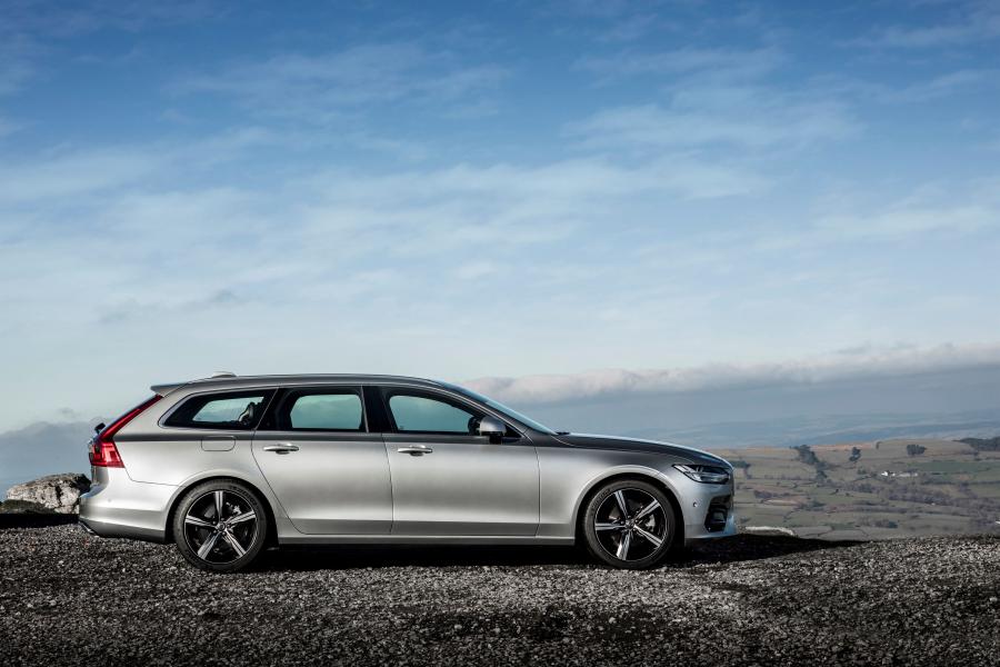  Volvo V90 D4 R-Deisgn 2017 года  (UK) (фото 15 из 40)
